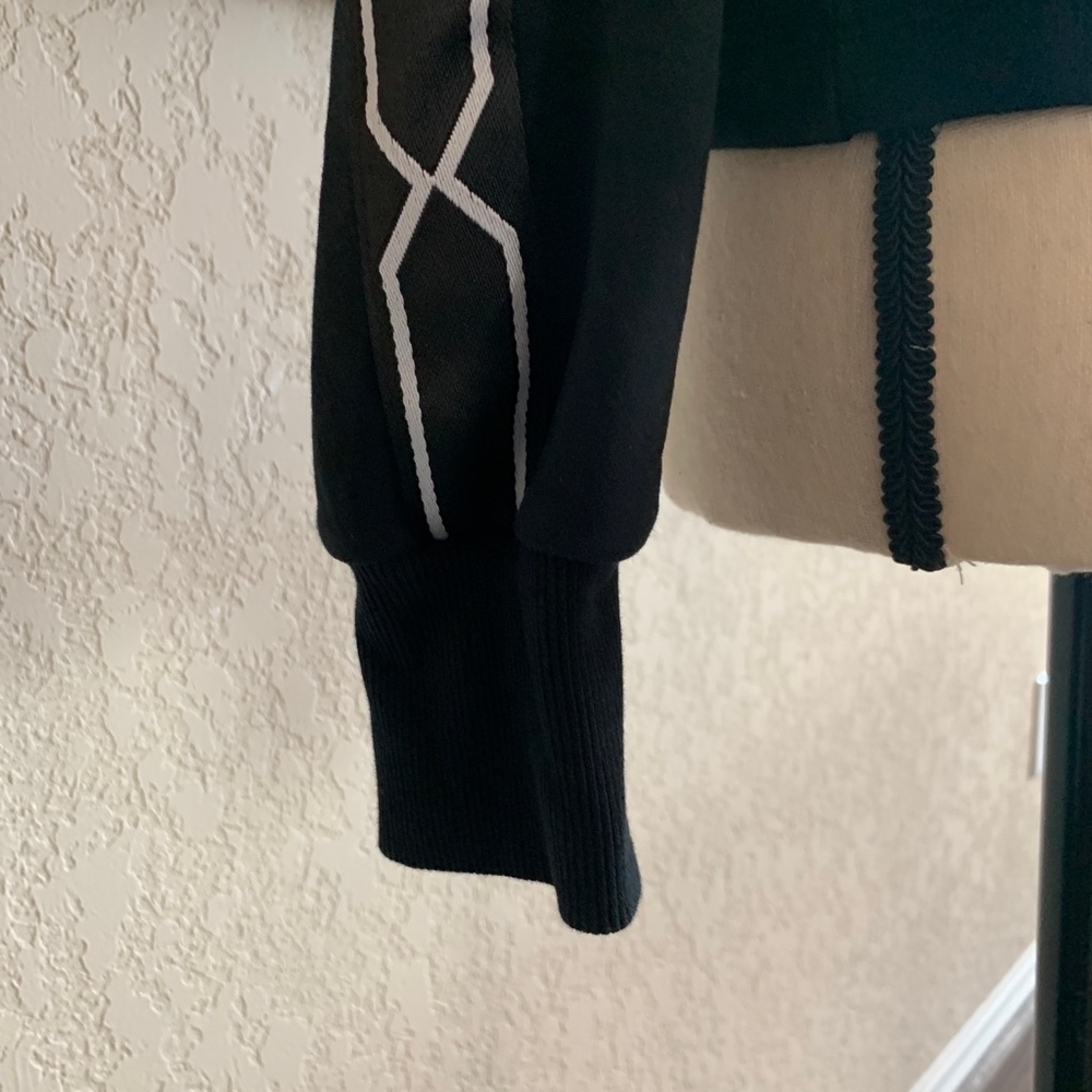 Hunter Cropped Sweater Size Medium - Picture 4 of 6